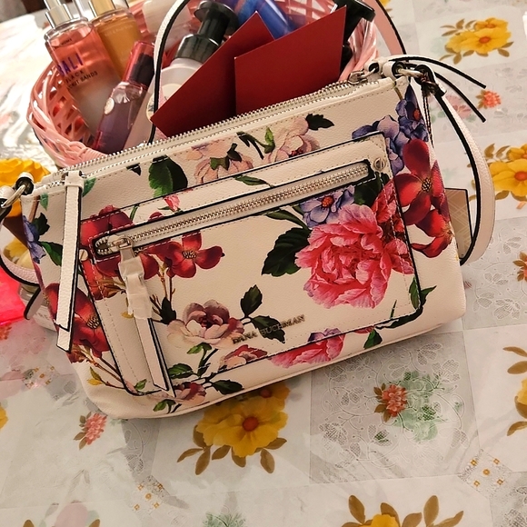 Dana Buchman Handbags - 🆕🌺Dana Buchman Floral crossbody purse